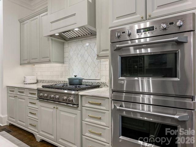 2946 Wheelock Road, Charlotte, NC 28211