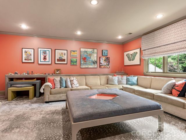2946 Wheelock Road, Charlotte, NC 28211