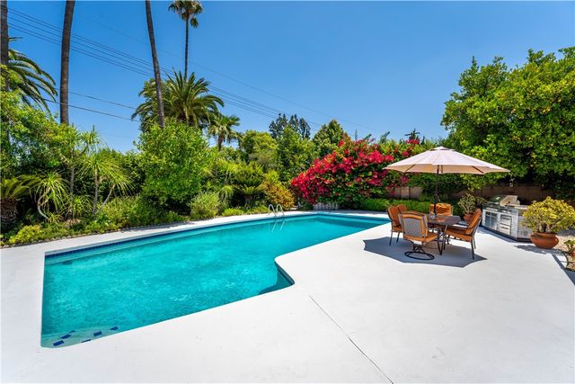 22441 Martha, Woodland Hills, CA 91367
