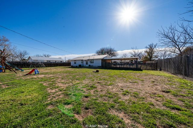 803 E 7th Street, Rotan, TX 79546