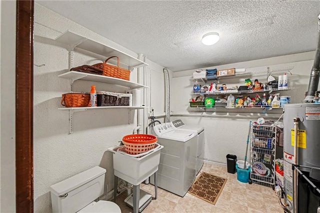 19190 State Avenue, Tonganoxie, KS 66086