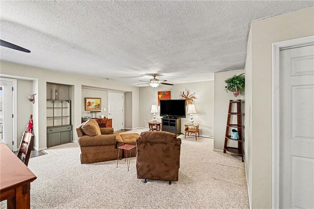 19190 State Avenue, Tonganoxie, KS 66086