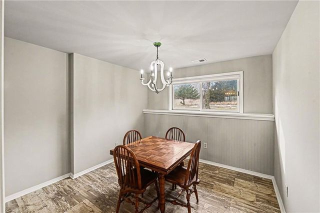 19190 State Avenue, Tonganoxie, KS 66086