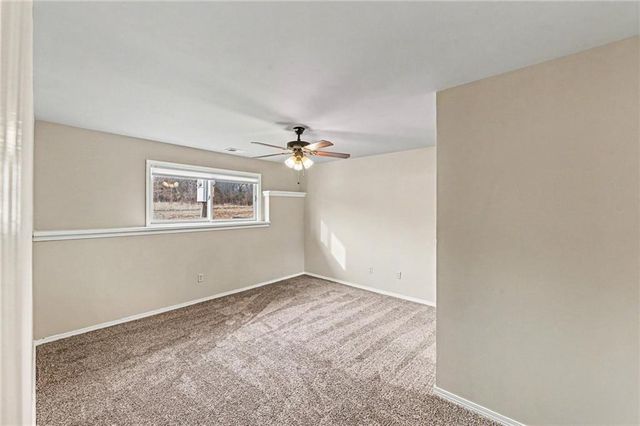 19190 State Avenue, Tonganoxie, KS 66086