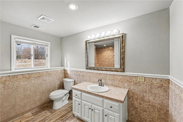 19190 State Avenue, Tonganoxie, KS 66086