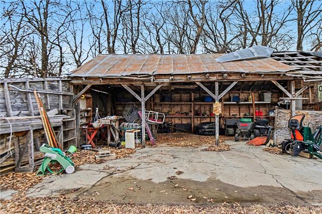 19190 State Avenue, Tonganoxie, KS 66086