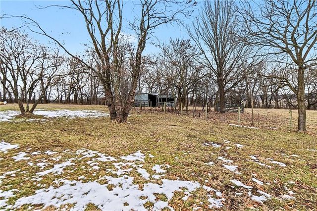 19190 State Avenue, Tonganoxie, KS 66086