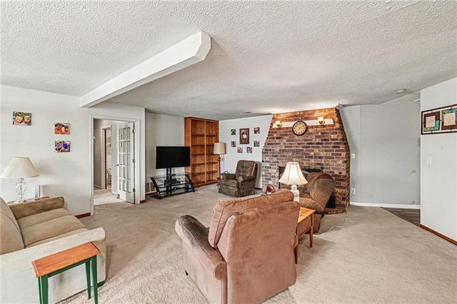 19190 State Avenue, Tonganoxie, KS 66086