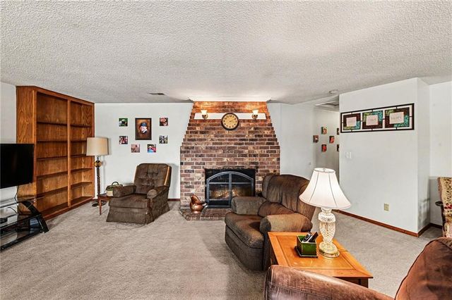 19190 State Avenue, Tonganoxie, KS 66086