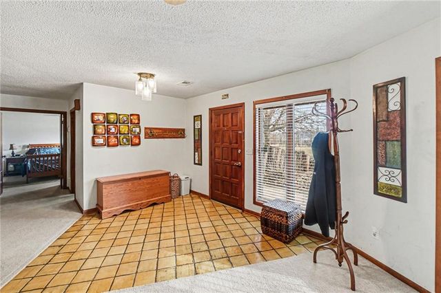 19190 State Avenue, Tonganoxie, KS 66086