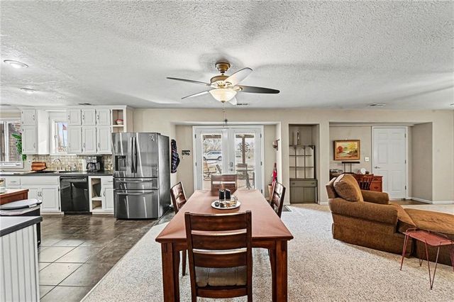 19190 State Avenue, Tonganoxie, KS 66086