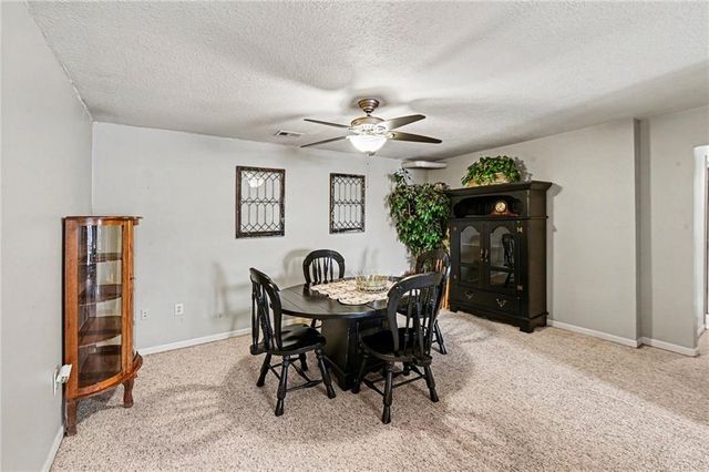 19190 State Avenue, Tonganoxie, KS 66086