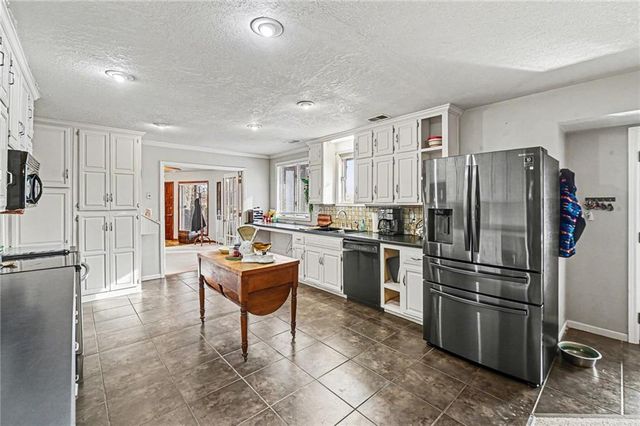 19190 State Avenue, Tonganoxie, KS 66086