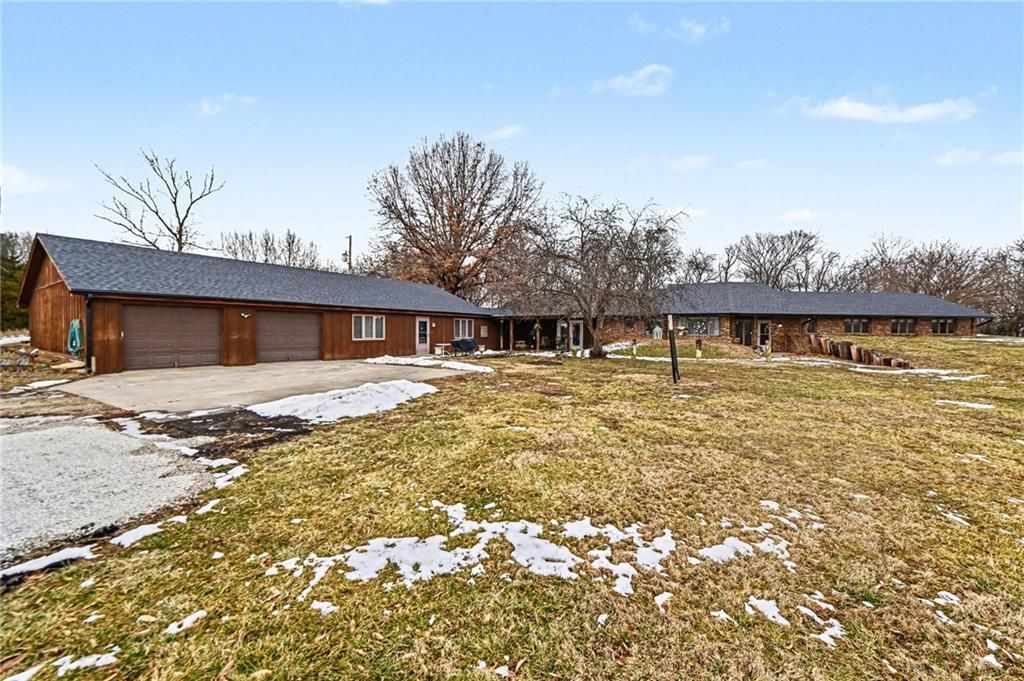 19190 State Avenue, Tonganoxie, KS 66086