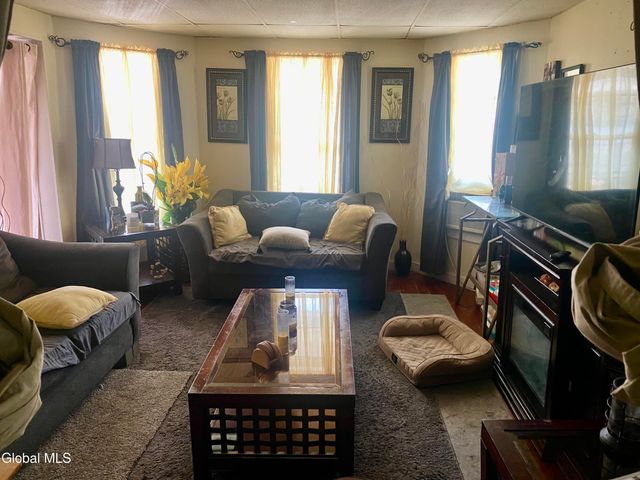 79 Robinson Street, Schenectady, NY 12304