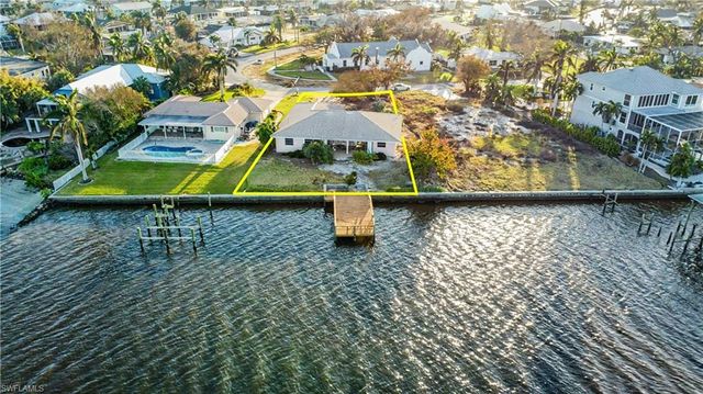 5630 Williams DR, Fort Myers Beach, FL 33931