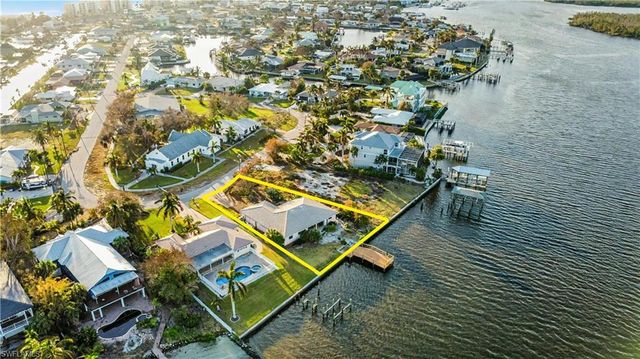 5630 Williams DR, Fort Myers Beach, FL 33931