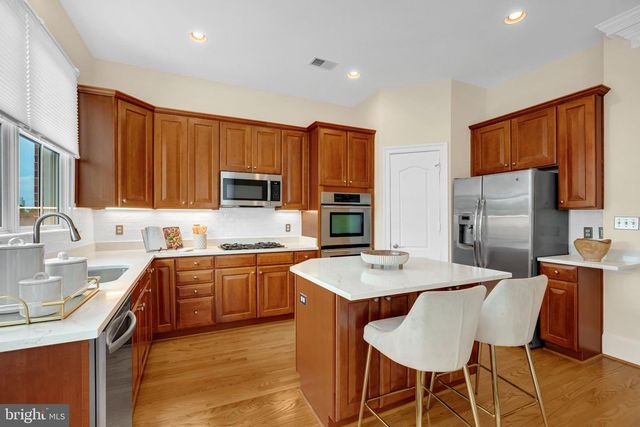 1722 POTOMAC GREENS DR, Alexandria, VA 22314
