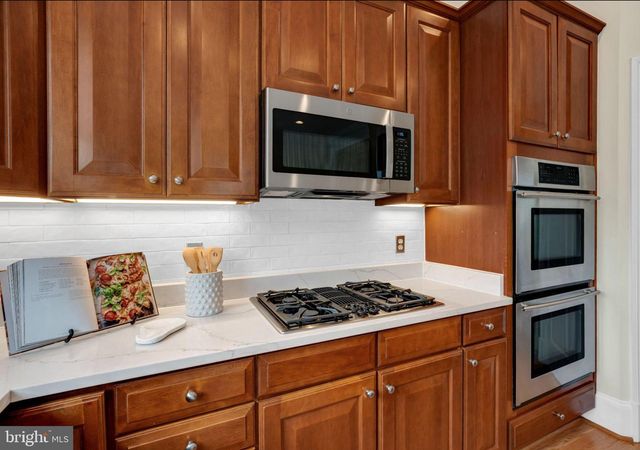 1722 POTOMAC GREENS DR, Alexandria, VA 22314
