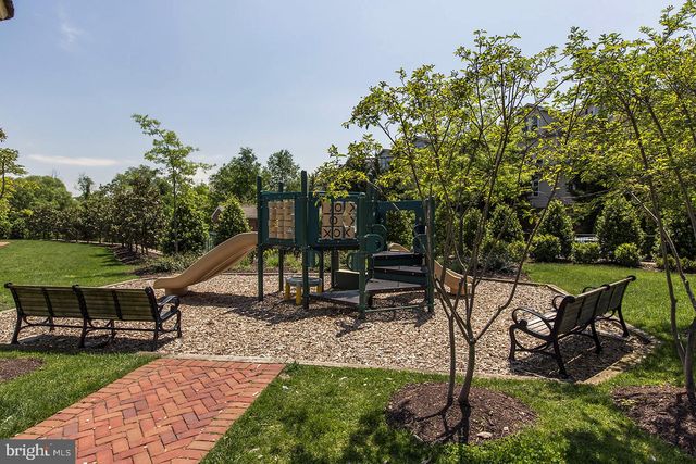 1722 POTOMAC GREENS DR, Alexandria, VA 22314