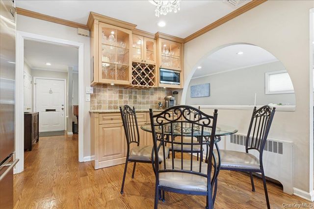 33 Pell Terrace, Garden City, NY 11530