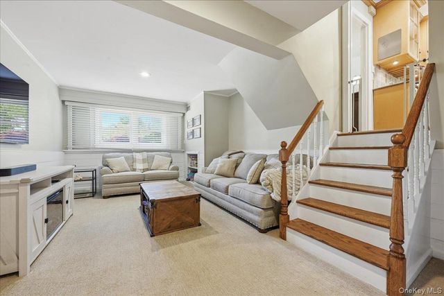 33 Pell Terrace, Garden City, NY 11530
