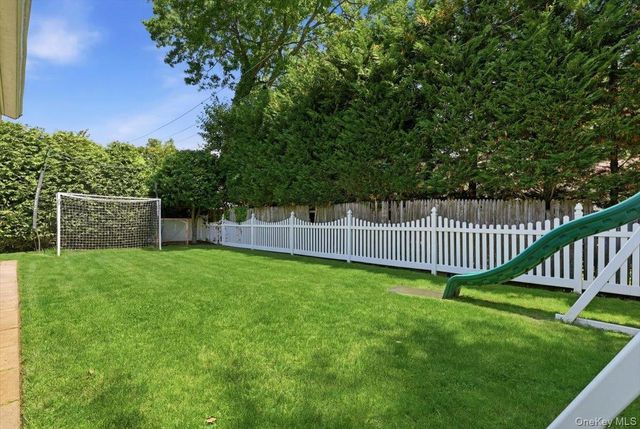 33 Pell Terrace, Garden City, NY 11530
