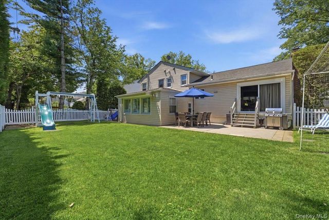 33 Pell Terrace, Garden City, NY 11530