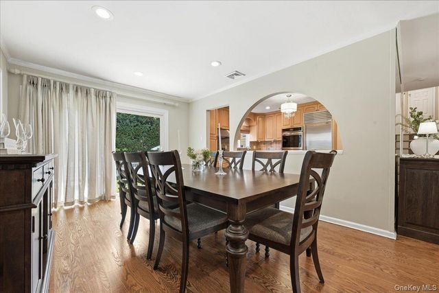 33 Pell Terrace, Garden City, NY 11530