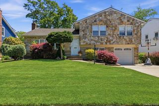 33 Pell Terrace, Garden City, NY 11530