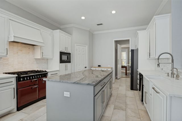 2521 Sir Tristram Lane, Lewisville, TX 75056