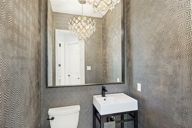 2521 Sir Tristram Lane, Lewisville, TX 75056