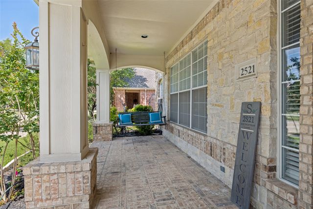 2521 Sir Tristram Lane, Lewisville, TX 75056