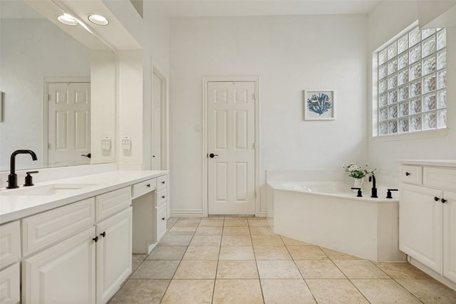 2521 Sir Tristram Lane, Lewisville, TX 75056