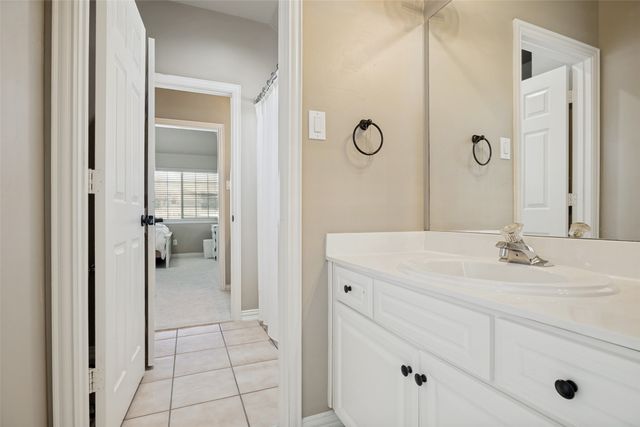 2521 Sir Tristram Lane, Lewisville, TX 75056