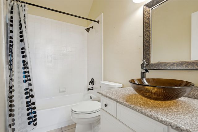 2521 Sir Tristram Lane, Lewisville, TX 75056