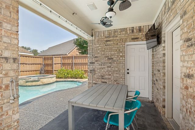2521 Sir Tristram Lane, Lewisville, TX 75056