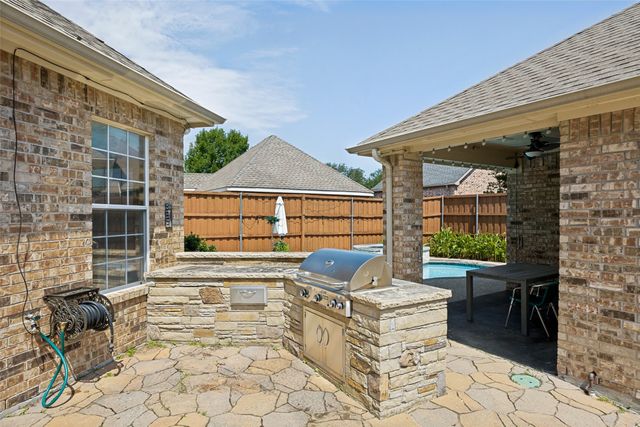 2521 Sir Tristram Lane, Lewisville, TX 75056