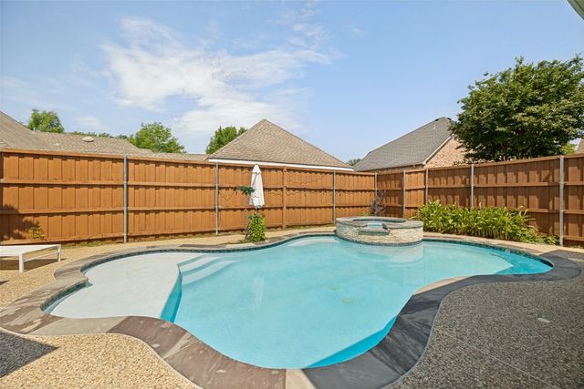 2521 Sir Tristram Lane, Lewisville, TX 75056