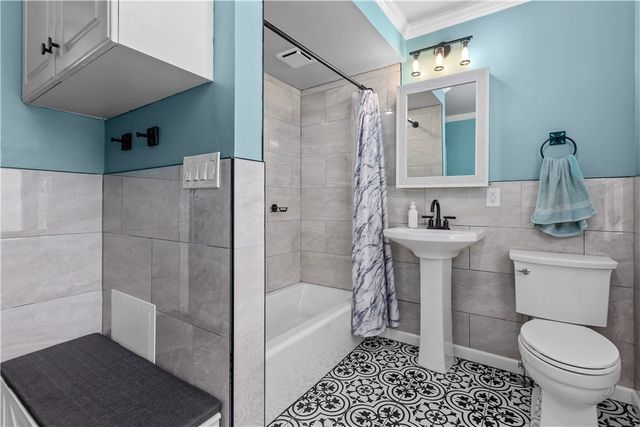 416 5th St, Oakmont, PA 15139