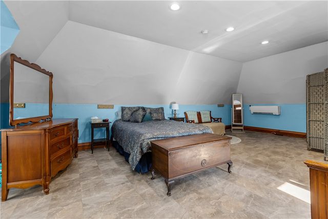 416 5th St, Oakmont, PA 15139