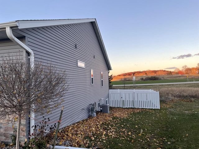 430 Emerald COURT, Kewaskum, WI 53040