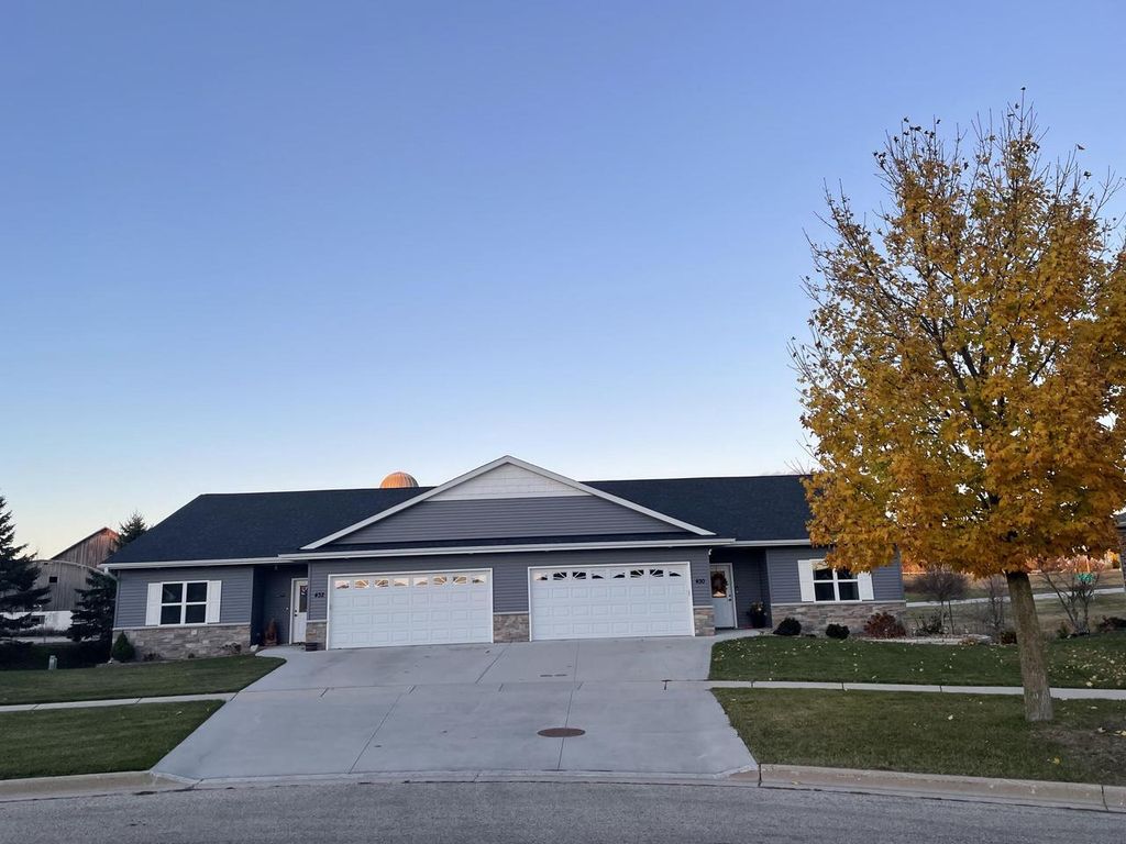 430 Emerald COURT, Kewaskum, WI 53040