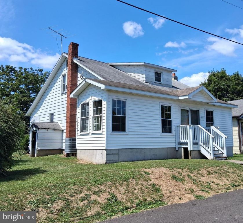 52 MCCOOLE AVE, Paw Paw, WV 25434