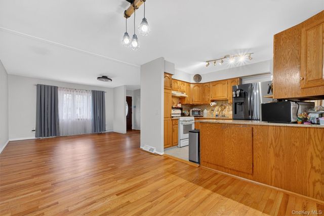 18 Cardinal Drive, Poughkeepsie, NY 12601