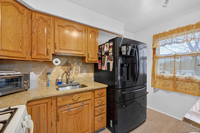 18 Cardinal Drive, Poughkeepsie, NY 12601