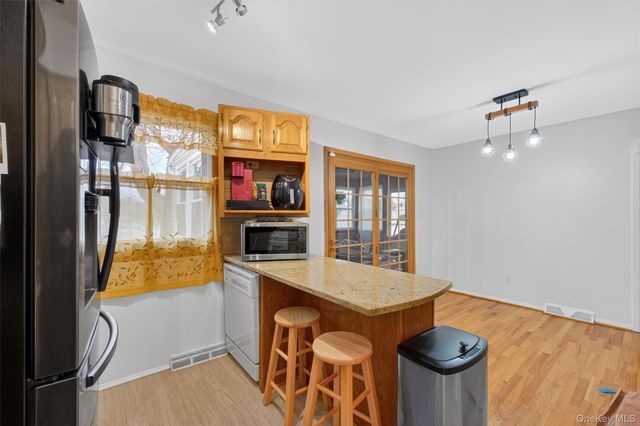 18 Cardinal Drive, Poughkeepsie, NY 12601