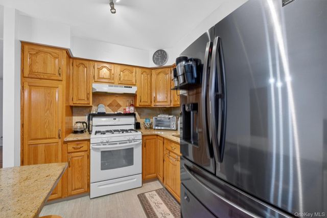 18 Cardinal Drive, Poughkeepsie, NY 12601