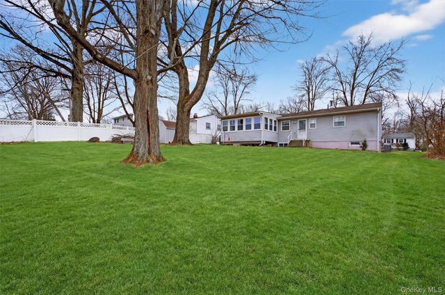 18 Cardinal Drive, Poughkeepsie, NY 12601