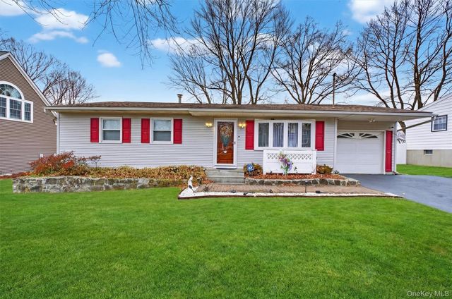 18 Cardinal Drive, Poughkeepsie, NY 12601